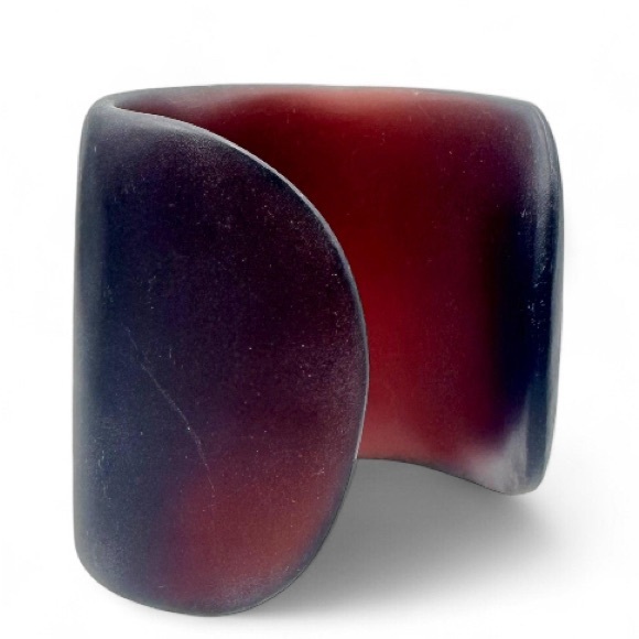 Tina Frey Oxblood Red Signed Resin Cleopatra Bracelet - Picture 3 of 5